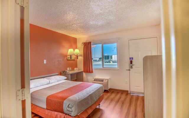 Motel 6 Stockton, CA - Charter Way West