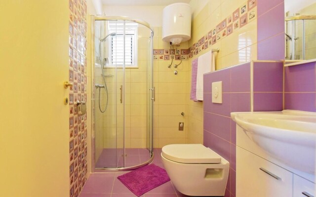 Beautiful Home in Zatoglav With Wifi and 4 Bedrooms