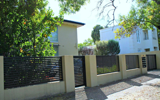 Adelaide Dresscircle Apartments Childers Street