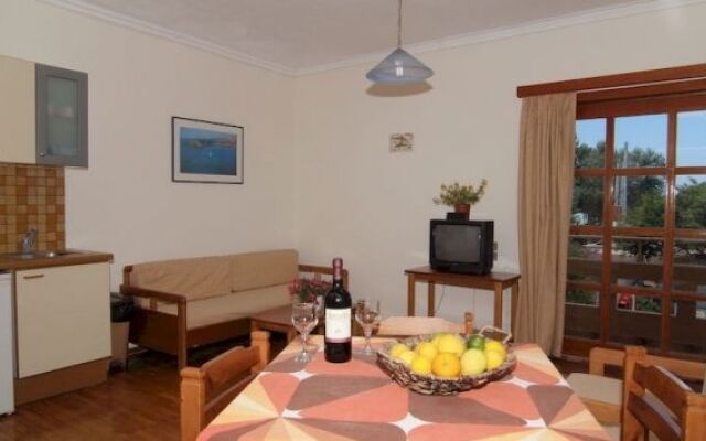 Karavanos Apartments