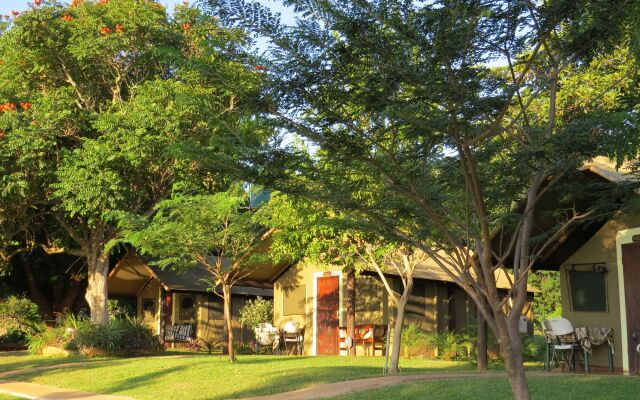 Crocodile Bridge Safari Lodge