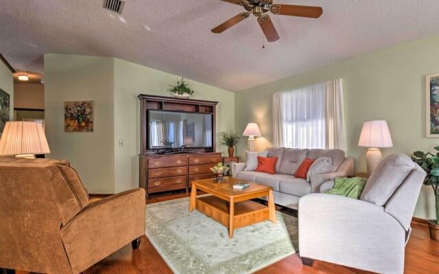 Lovely Lady Lake Home w/ Resort Amenities & Lanai!