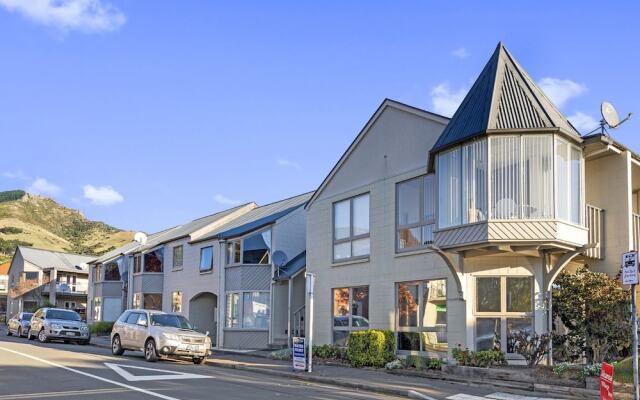 La Voyageur Apartments