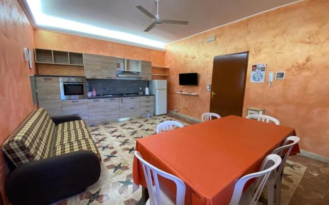 Spiaggia a 200m - Appartamento con Patio Privato e BBQ