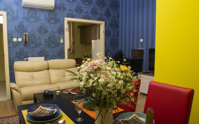 Vibrant 3 Bedroom Apartment In The Pulsing Heart Of Budapest