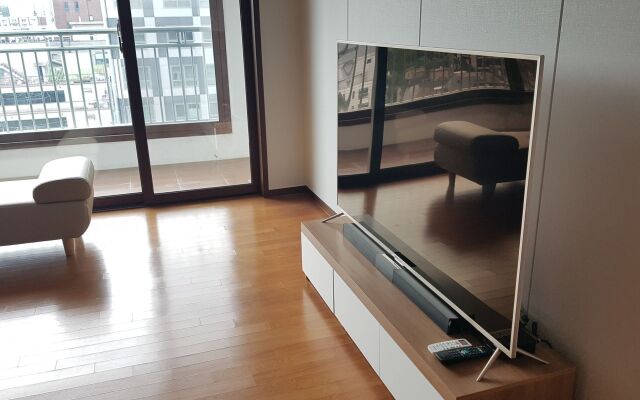 Gangnam Stn Luxury Apt