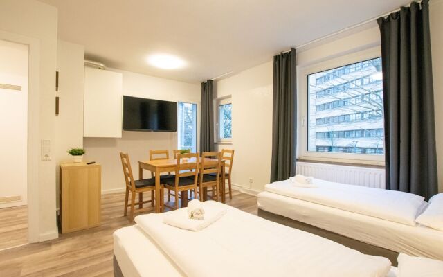 Comfortable Large Center Apartment