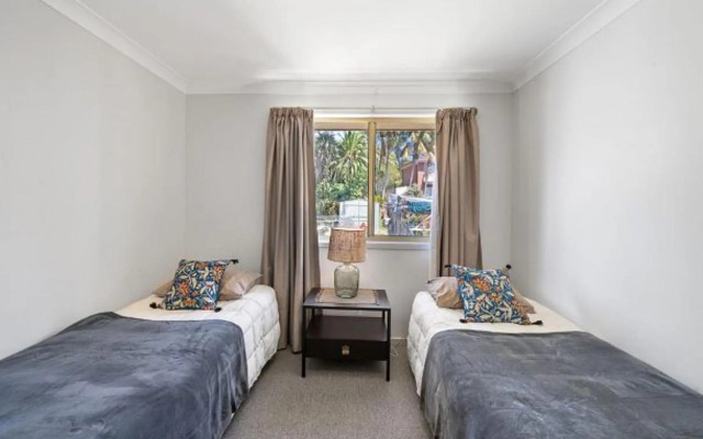 Stylish Family Beach House Walking Distance to 3 Beaches