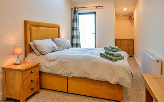 Barn in Cotswolds With Hot Tub & Scenic Trails