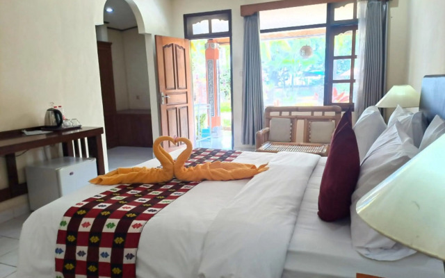 Lovina Beach Hotel
