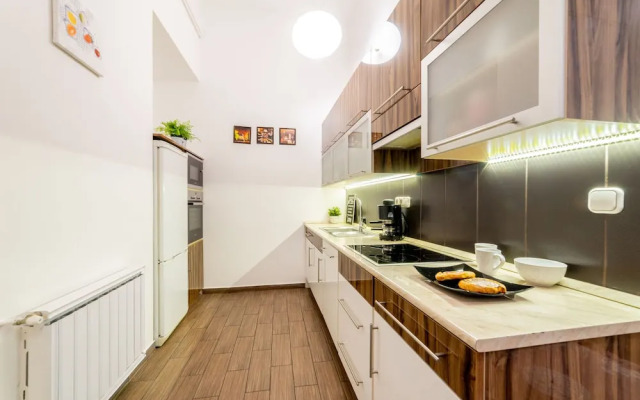 Real Apartments Lovag