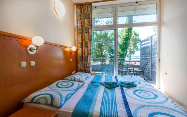 Maestral Residence