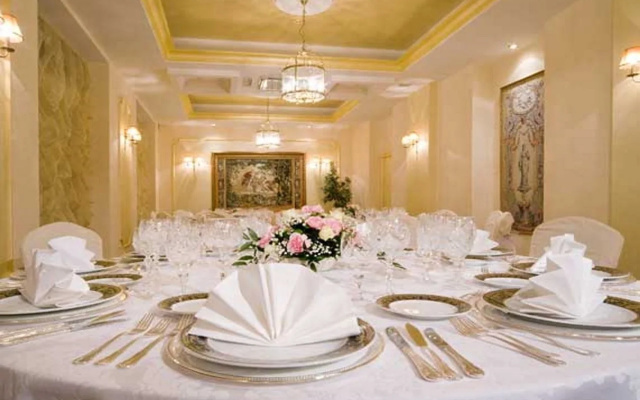 i restoran IMPERIAL (byvsij Ramada)
