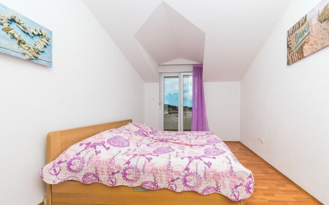 Beautiful Apartment in Trogir With 3 Bedrooms and Wifi