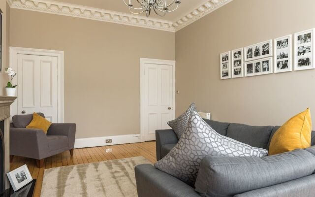 Sleek and Modern 2BR Home Near City Centre