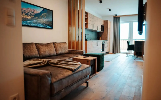Large Apartment With Balcony & Terrace on Ski Slope