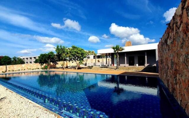 Kambaniru Beach Hotel & Resort