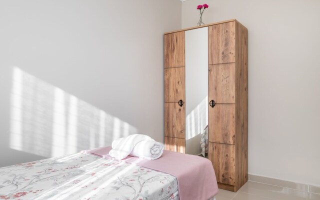 Villa Aris by Villatatilin