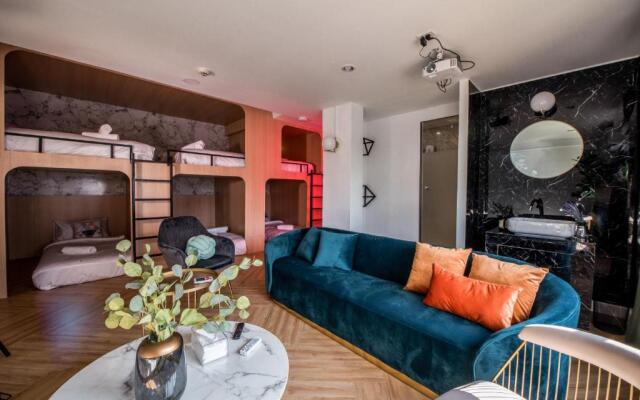 Theme Boutique Hotel