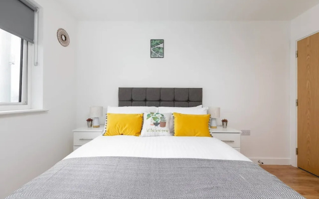 Skyvillion 2bed Enfield Flat W Balcony - Parking