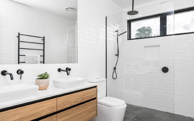Your Luxury Escape - Scenic Vista