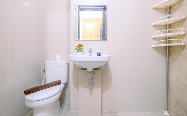 Cozy And Homey Studio Room Transpark Cibubur Apartment