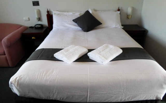 Bushmans Motor Inn