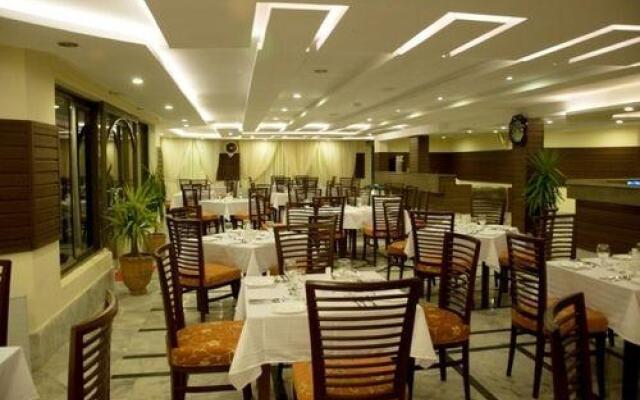 Chinar Family Resort