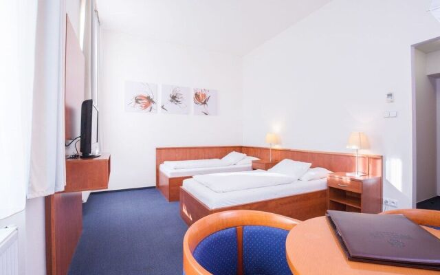 Hotel Lev