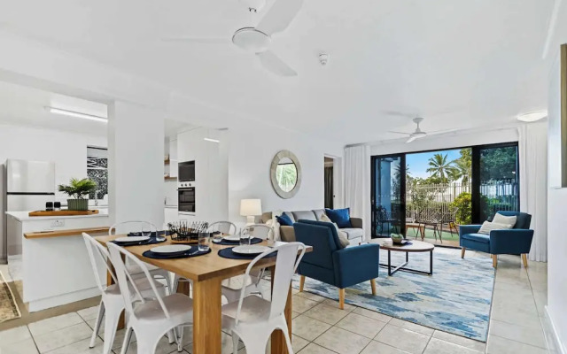 Rainforest Reef Retreat - Esplanade Ground-floor Apartment