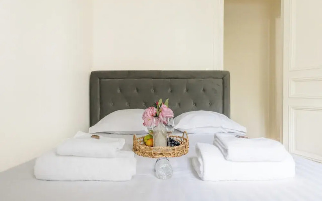 Chic and Refined Apartment