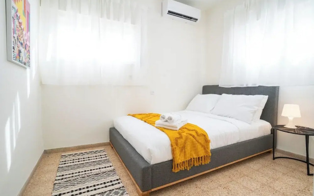 Supreme 4BR Villa With Garden & Sea View