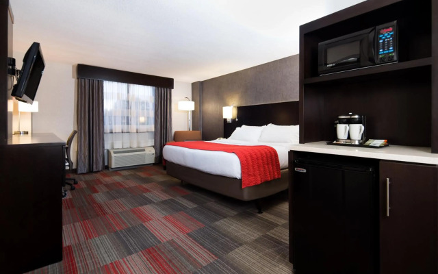 Holiday Inn Milwaukee Riverfront by IHG