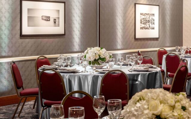 DoubleTree Suites by Hilton Hotel Minneapolis