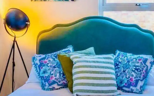 Rayleigh Retreat-spacious Family 3 Bed Apartment