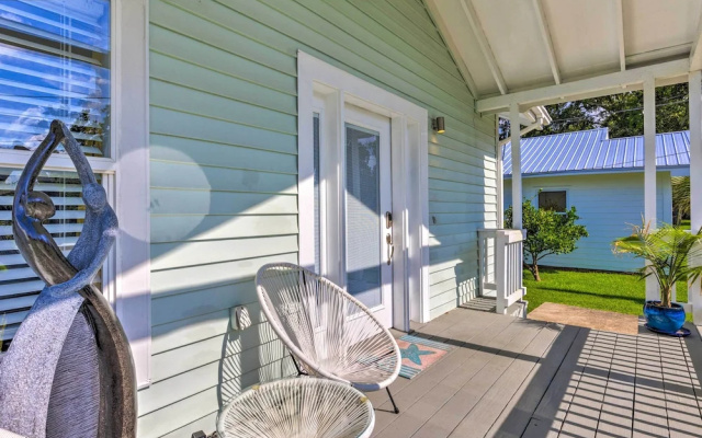 Charming Coastal Getaway, Near Beach & Pier!