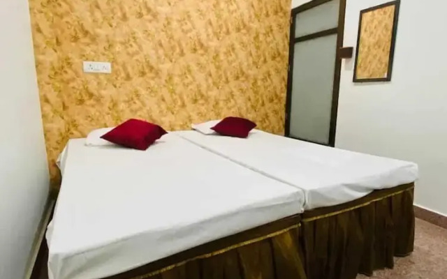 Dhanwantri Niwas Guest House By GRB