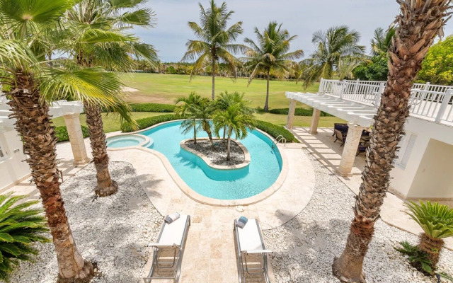 Luxury 2-level villa in Punta Cana