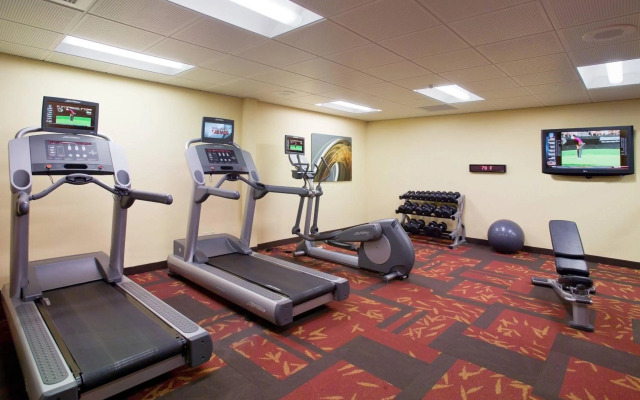 Courtyard by Marriott Fresno