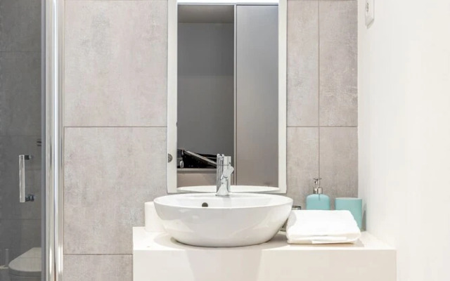 Mitch1 · Spacious Duplex in Porto's Downtown A/C