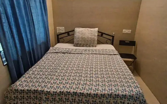 Oyo 700258 Raj Hotel