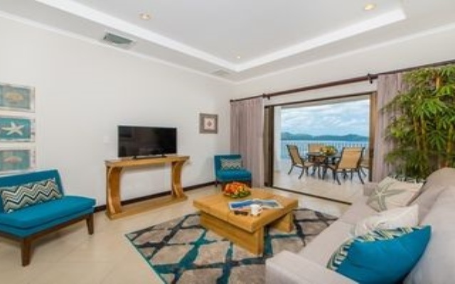 Hotel-style Ocean-view Unit in Flamingo With Pool