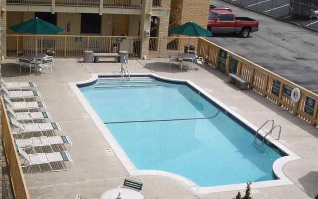 Motel 6 Knoxville, TN
