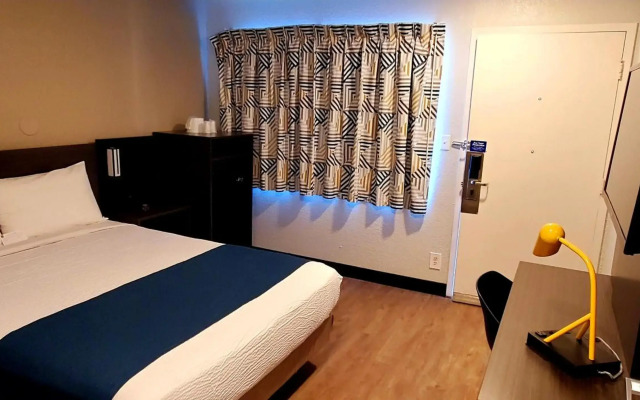 Motel 6 Palmdale, CA