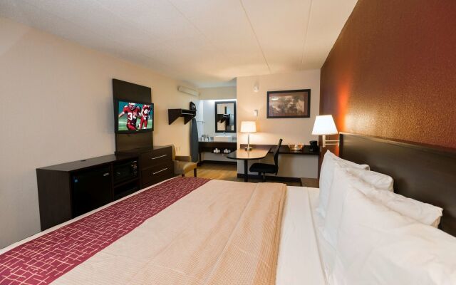 Red Roof Inn PLUS+ St Louis - Forest Park/ Hampton Ave