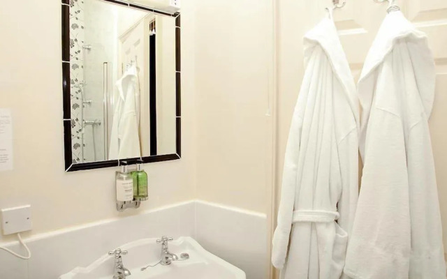 Fox & Hounds Country Hotel