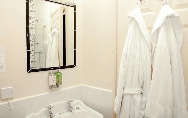 Fox & Hounds Country Hotel