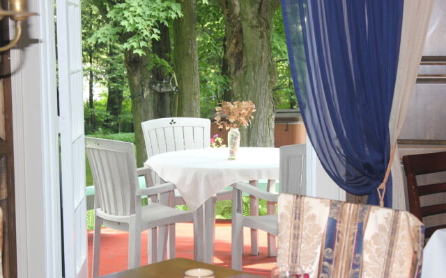 Lee Farm Inn