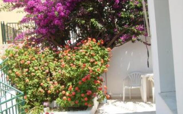Magda' s Studios & Apts
