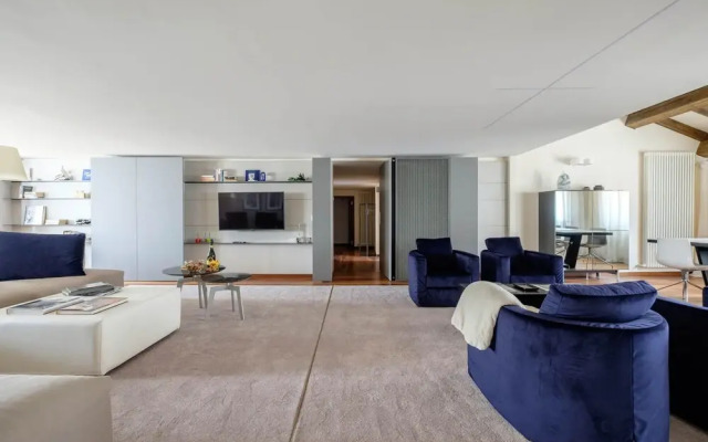 Lido - Stylish San Marco Apartment on Grand Canal